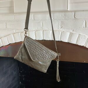 Wanderers Travel Co. THE MARSEILLE WOVEN CROSSBODY CLUTCH in green